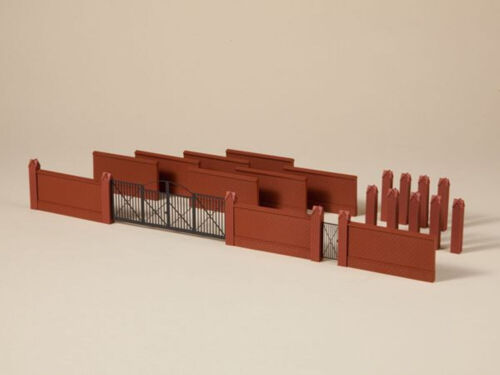 SH Auhagen 41622 Kit Enclosure with Gates' Track HO - Picture 1 of 1