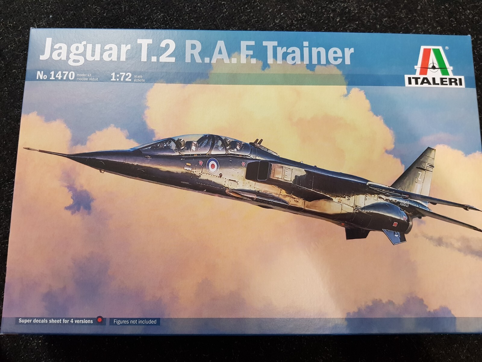 1470 Italeri 1:72 Scale British Jaguar T.2 R.A.F Trainer