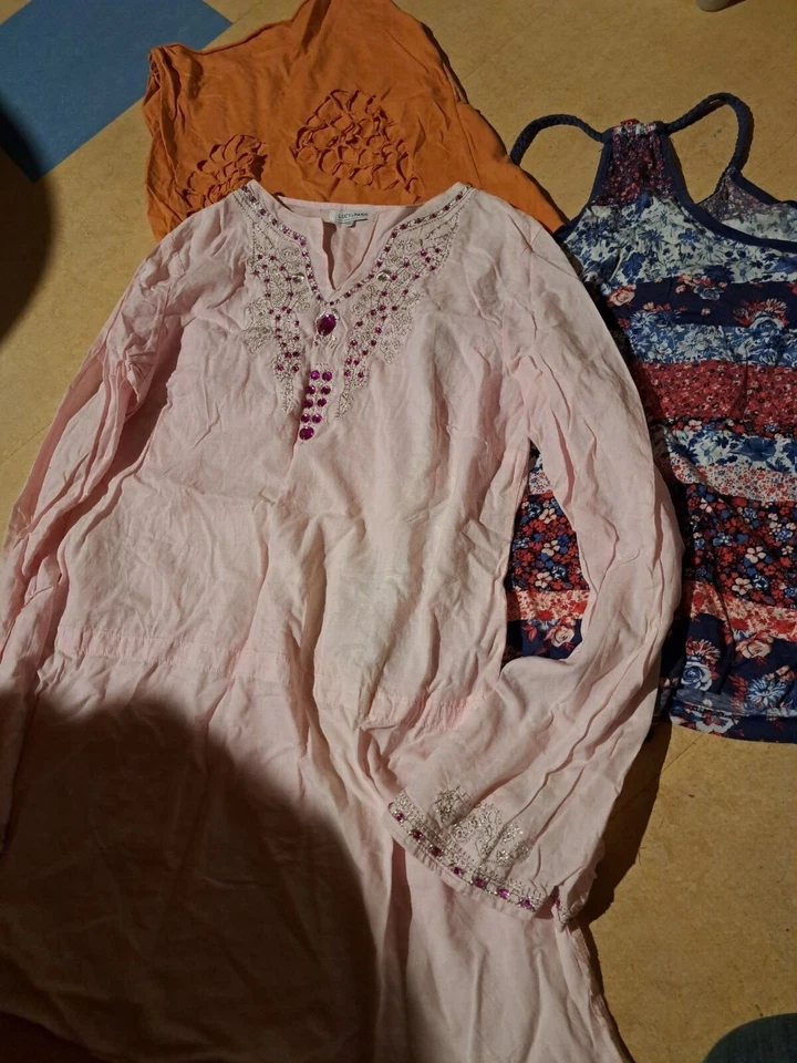 Paket: Mädchen Oberteile Pullover T Shirts Mädchen Kleiderpaket: Größe ca 164 XS - Bild 2 von 4