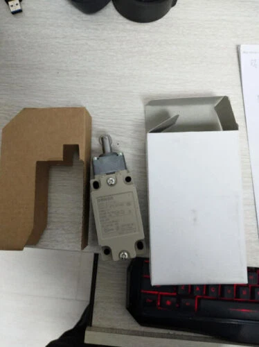 One New Omron D4B-2171N Limit Switch D4B-2171N Fast Shipping - Picture 4 of 4