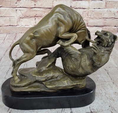Handgefertigte Bronzeskulptur  Cast Bear Vs. Bull  Statuette für Wand, Geschenk