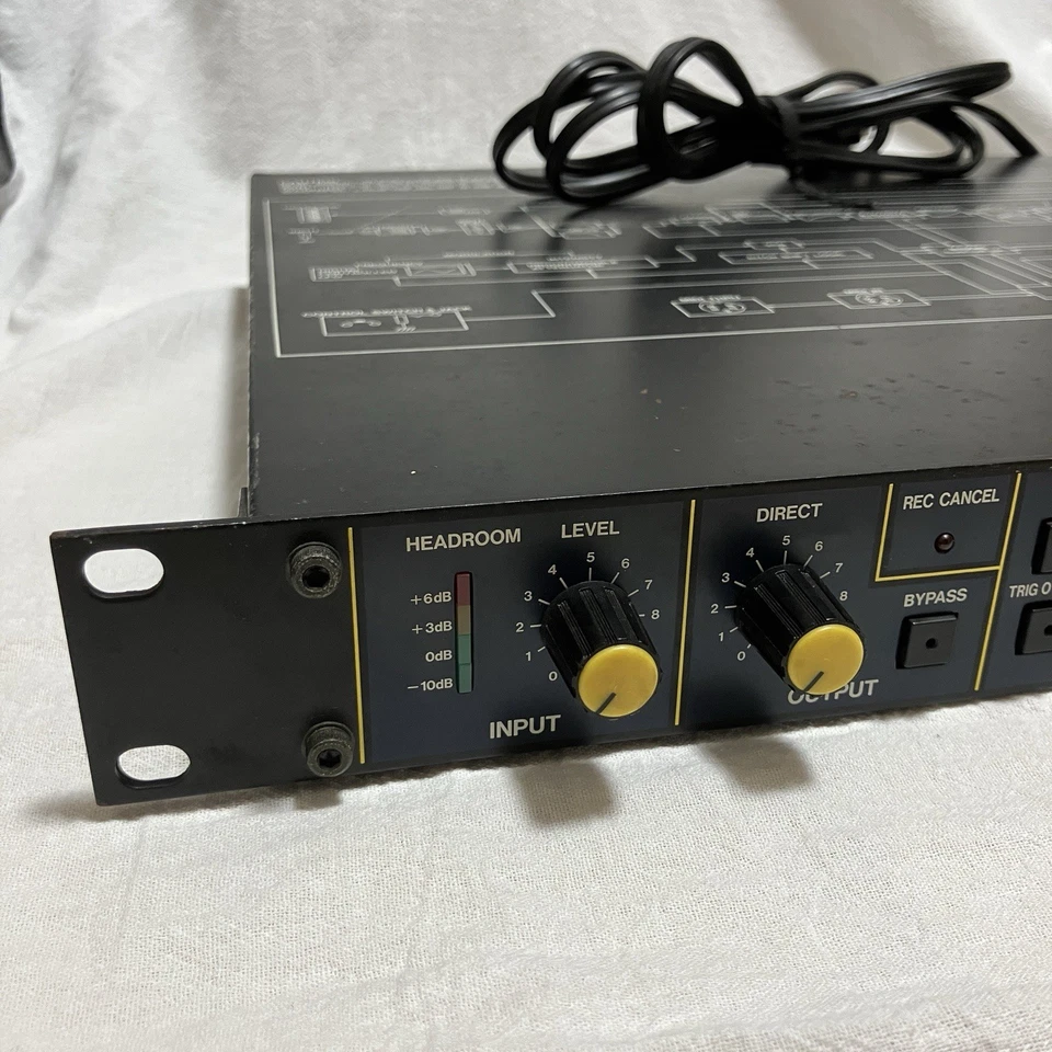 Korg SDD-2000 Sampling Digital Delay Multi Effect Processor AC100V Works well - Image 4 of 4