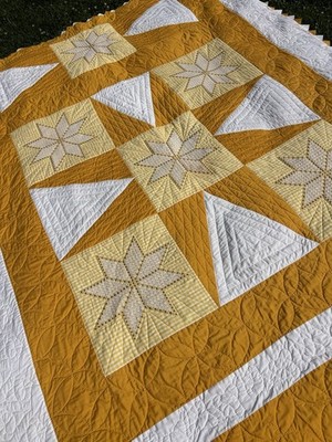 VTG Quilt Bedspread Yellow Gold & White Star Pattern 84x100  Full - Queen Size