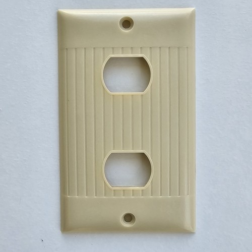 Vintage Sierra Ivory Ribbed Bakelite F-2 Despard 1 Gang Switch Wall Cover Plate