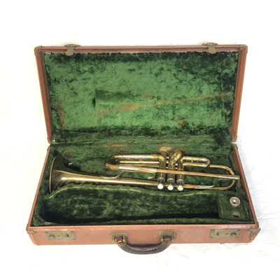 Yark National Musical Instrument Trumpet With Mouthpiece & Case Serial # 241215