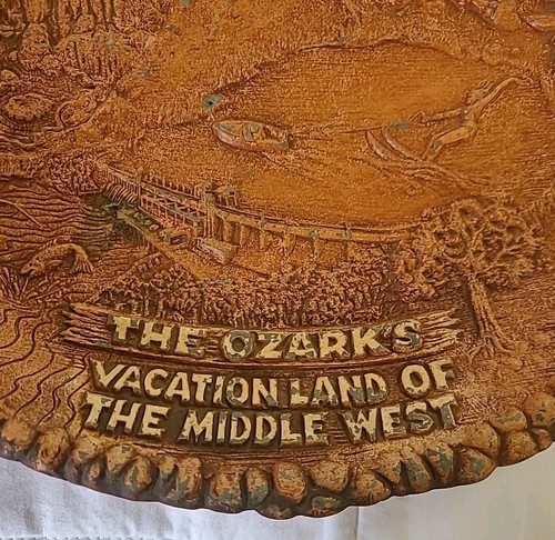 Lugene’s Branson MO The Ozarks Novelty Pressed Wood Souvenir Wall Plate - Picture 2 of 6