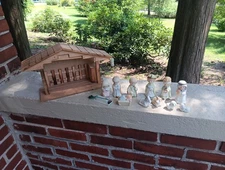 VINTAGE HOMCO CHILDREN'S CHRISTMAS NATICITY SET MUCIAL MANGER MUSIC BOX CERAMIC