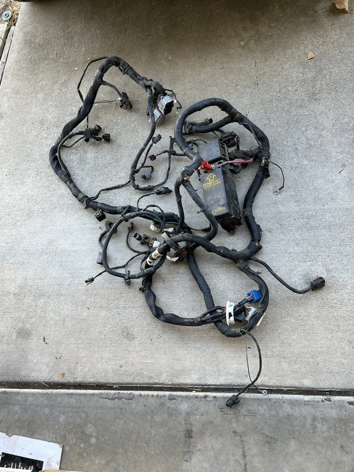 PLYMOUTH PROWLER 97-02 CAIXA DE FUSÍVEIS DE MOTOR FABRICANTE DE EQUIPAMENTO ORIGINAL COM CHICOTE DE FIOS, P# 04815901AC - Imagem 3 de 4