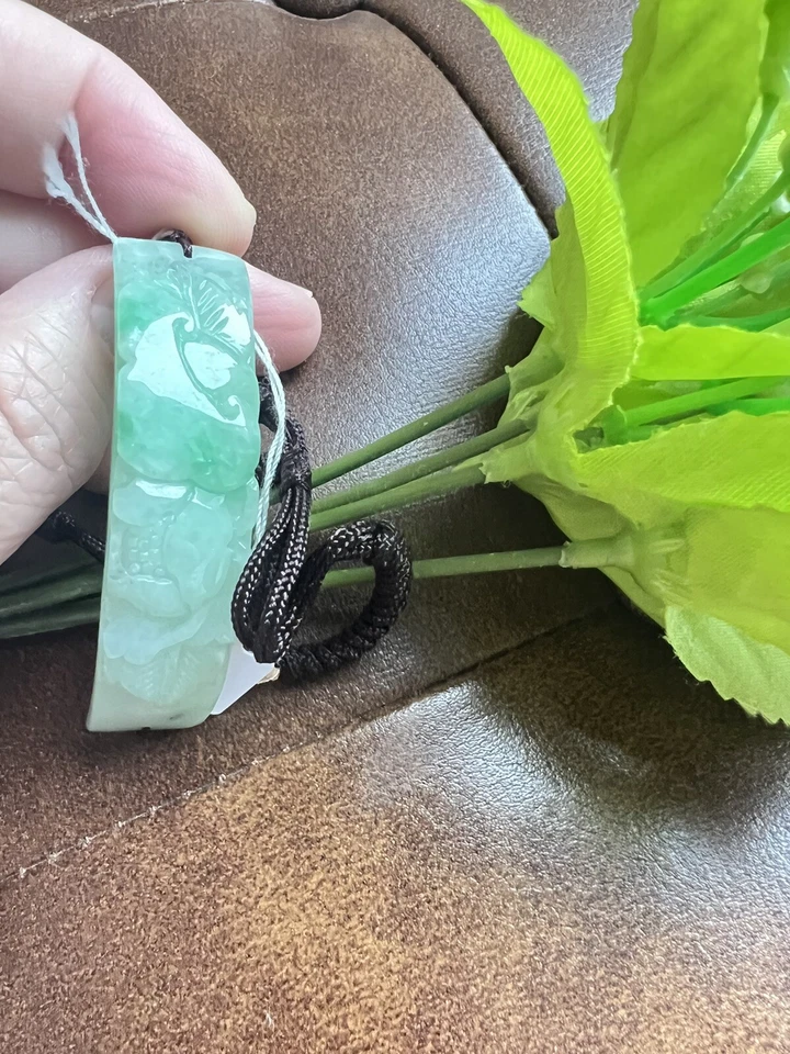 Pulsera de jade verde con colgante tallado banda de cuerda ajustable Foto 2 de 4