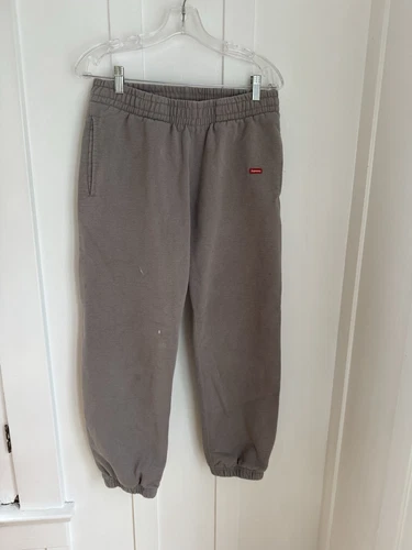 Pantalon de survêtement gris avec logo Supreme petite boîte