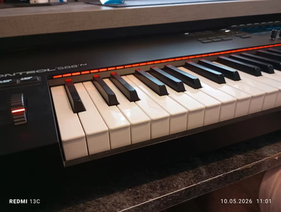 Native Instrument Kontrol S88 MK3 - MIDI Keyboard