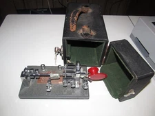 World War 2 era Vibroplex bug telegraph key with case and lock key, S/N 139166
