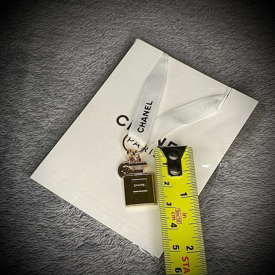 Chanel - Bottle Logo Charm - Gold Tone - Christmas Limited Edition - Collectible - Image 2 of 4