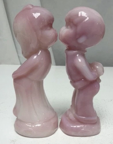 Fenton Glass Kissing Boy And Girl Figurines In Glossy Burmese Roselene #4187 Set