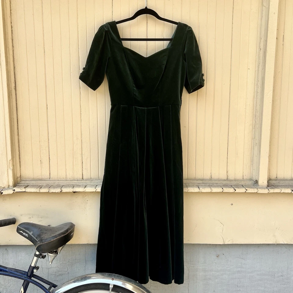 Lindo Vestido Vintage Laura Ashley Anos 90 Veludo Esmeralda com Laço - Imagem 2 de 4