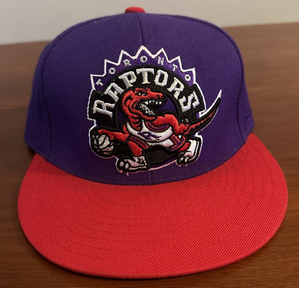 90s’ Vintage cap RAPTORS NBA ツバ裏グリーン　古着 NBA Toronto Raptors Mitchell & Ness Snapback Dinosaur Logo 7 3/8