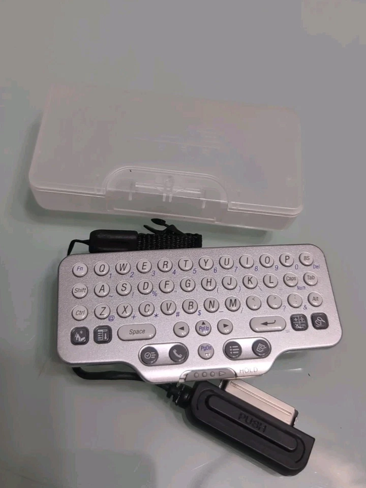 Sony Clie Gear PEGA-KB20 Mini Thumb Wired Keyboard - Image 3 of 4