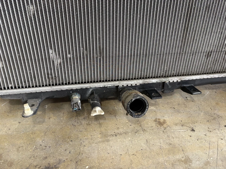 Aluminum Radiator For 2016, 2017, 2018, 2019, 2020 2021 2022 Honda HR-V HRV 1.8L Foto 2 de 4