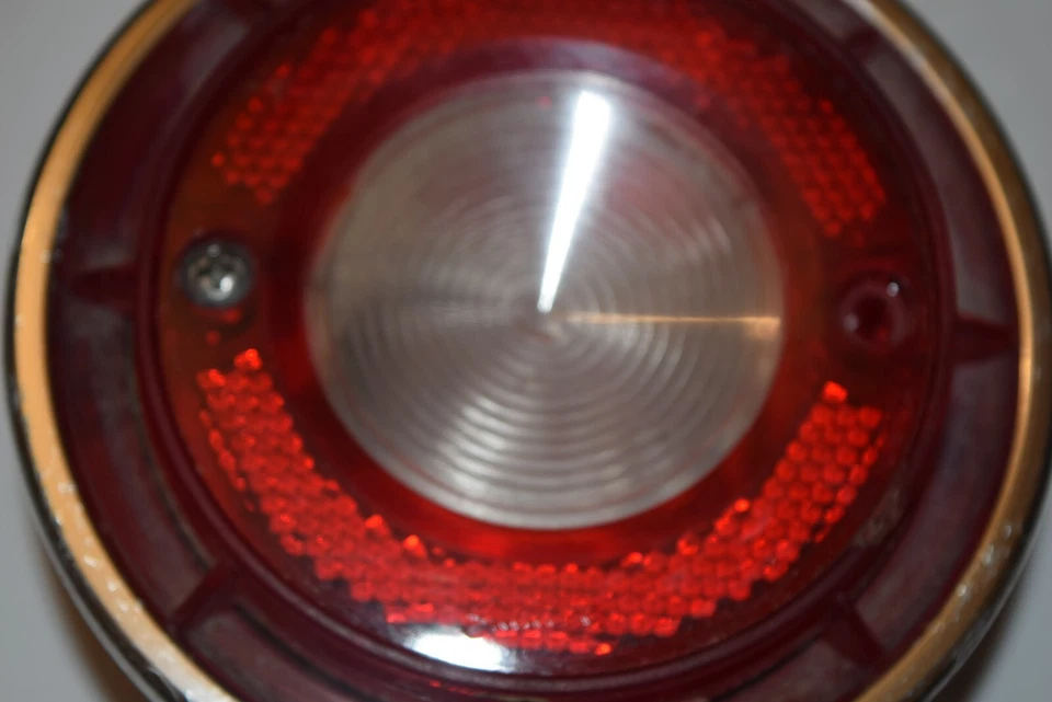 Chevrolet Corvair 1962 luz trasera lente y carcasa guía 1H SAE RB62 Foto 3 de 4