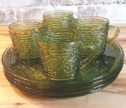 8 pcs Vintage Snack Sets 4 Plates 4 Cups Anchor Hocking Avocado Green