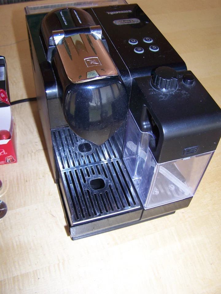 Nespresso Kapselmaschine Delonghi EN 520 B