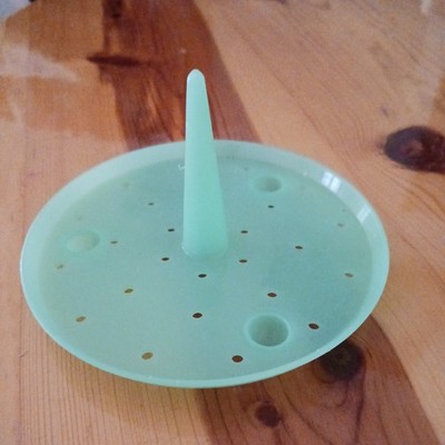 Tupperware 237-13 Lettuce Keeper Spike