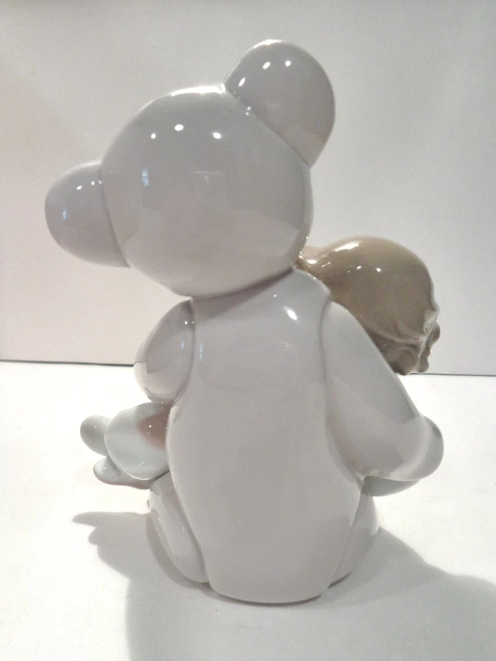 NAO BY LLADRO DAISA 2003 #1477 BIG BEAR HUG FIGURINE BEAR HOLDING GIRL - Image 4 of 4