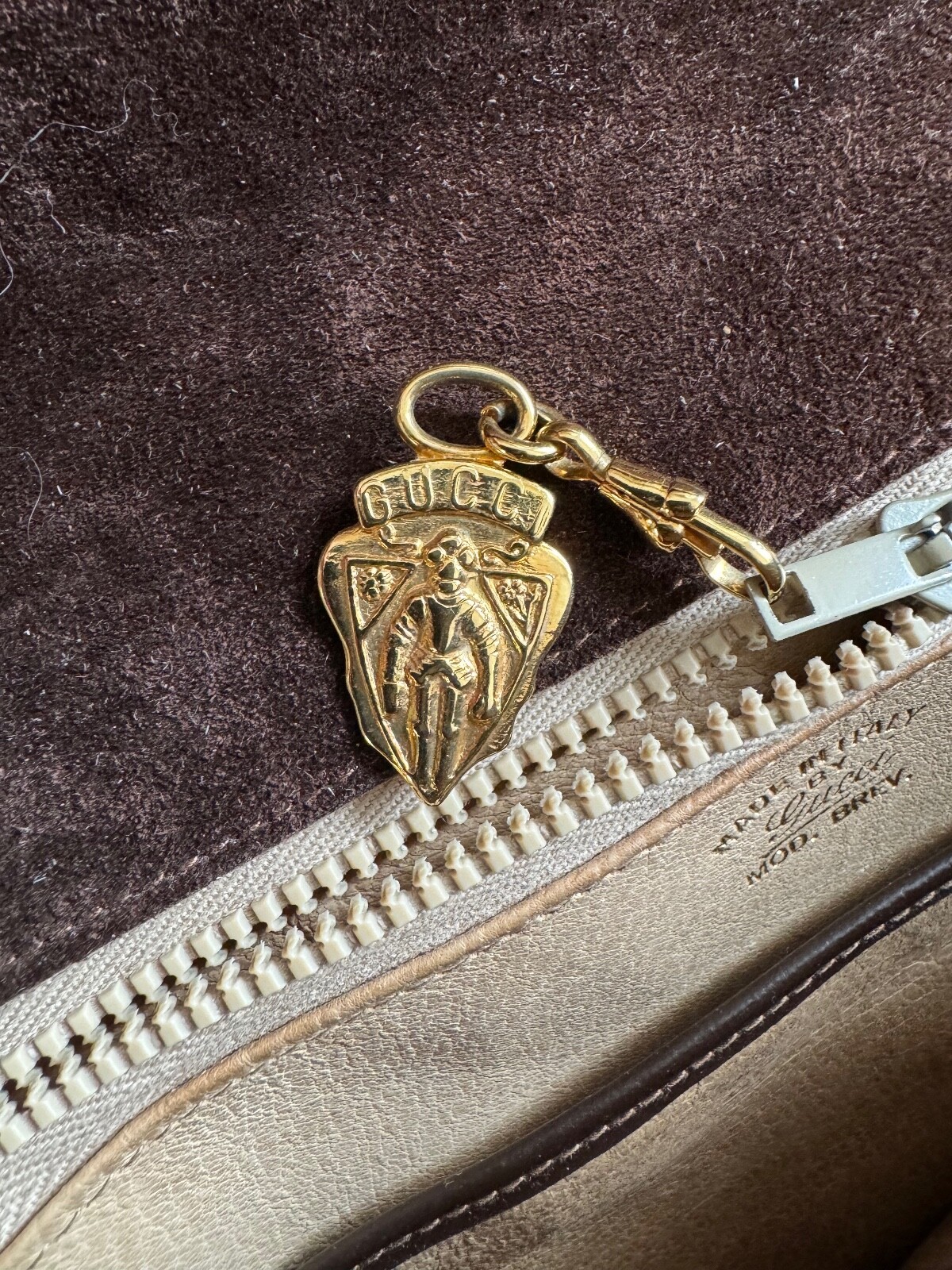 VINTAGE 60s GUCCI MOD BREV BROWN SUEDE LEATHER SHOUL… Gem