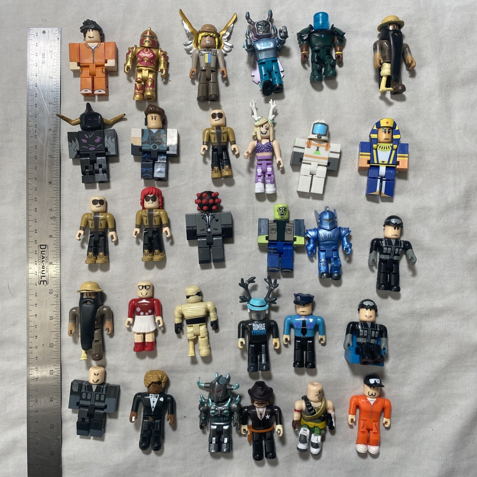 Roblox Action Figure Toys Lot Of 30 Random Loose No Codes Just Figures 1 Lb