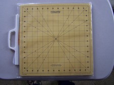 (482)  NEW, FISKARS 14 X 14 SELF HEALING  ROTATING CUTTING MAT
