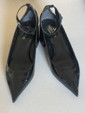 VALENTINO GARANANI LOCKETTE V LOGO SIGNATURE PATENT LEATHER ANKLE STRAP PUMP 38E