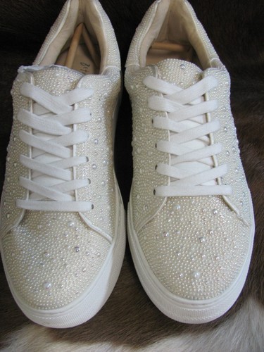 BETSEY JOHNSON BEADED SNEAKERS (BOX NOT IN GOOD CONDITION) SIZE 9.5 M - Picture 2 of 11