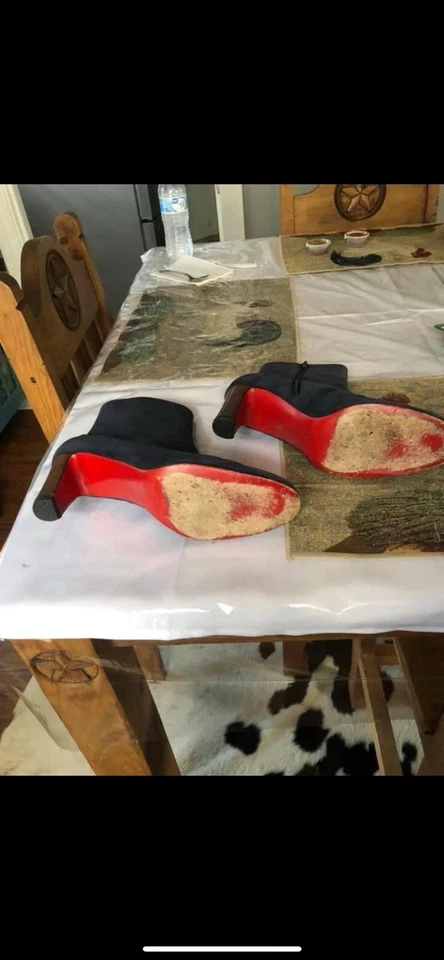 ￼ Christian Louboutin Velvet  💯 Authentic Boots Size E.U And U.S 9 1/2 . ￼￼ - Image 4 of 4