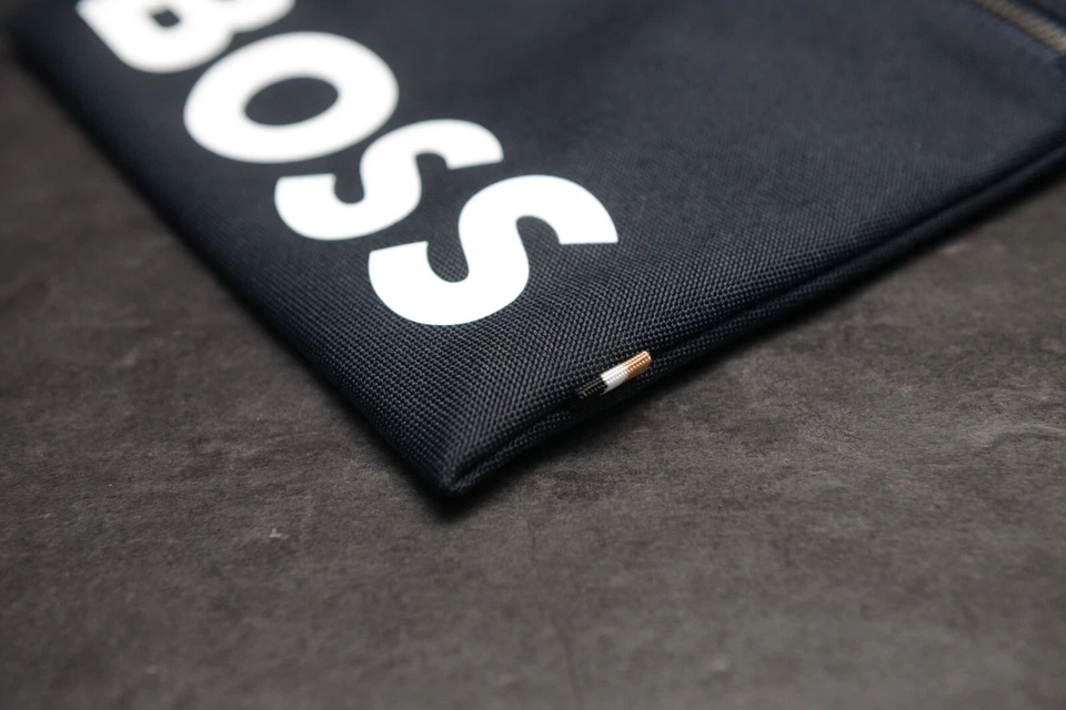 HUGO BOSS Pixel Logo Reciclado Material Azul Marino Sobre Sling Bolso Bandolera - Imagen 4 de 4