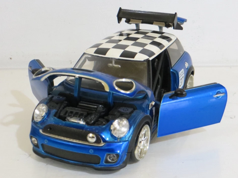 Jada Dub City 2007 Blue Mini Cooper S 1:24 Scale With Checkered Roof - Image 4 of 4