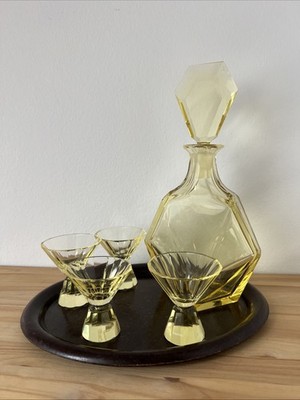 1930er Art Deco Pressglas Set  Böhmen,  Karaffe, Gläser lichtgelb