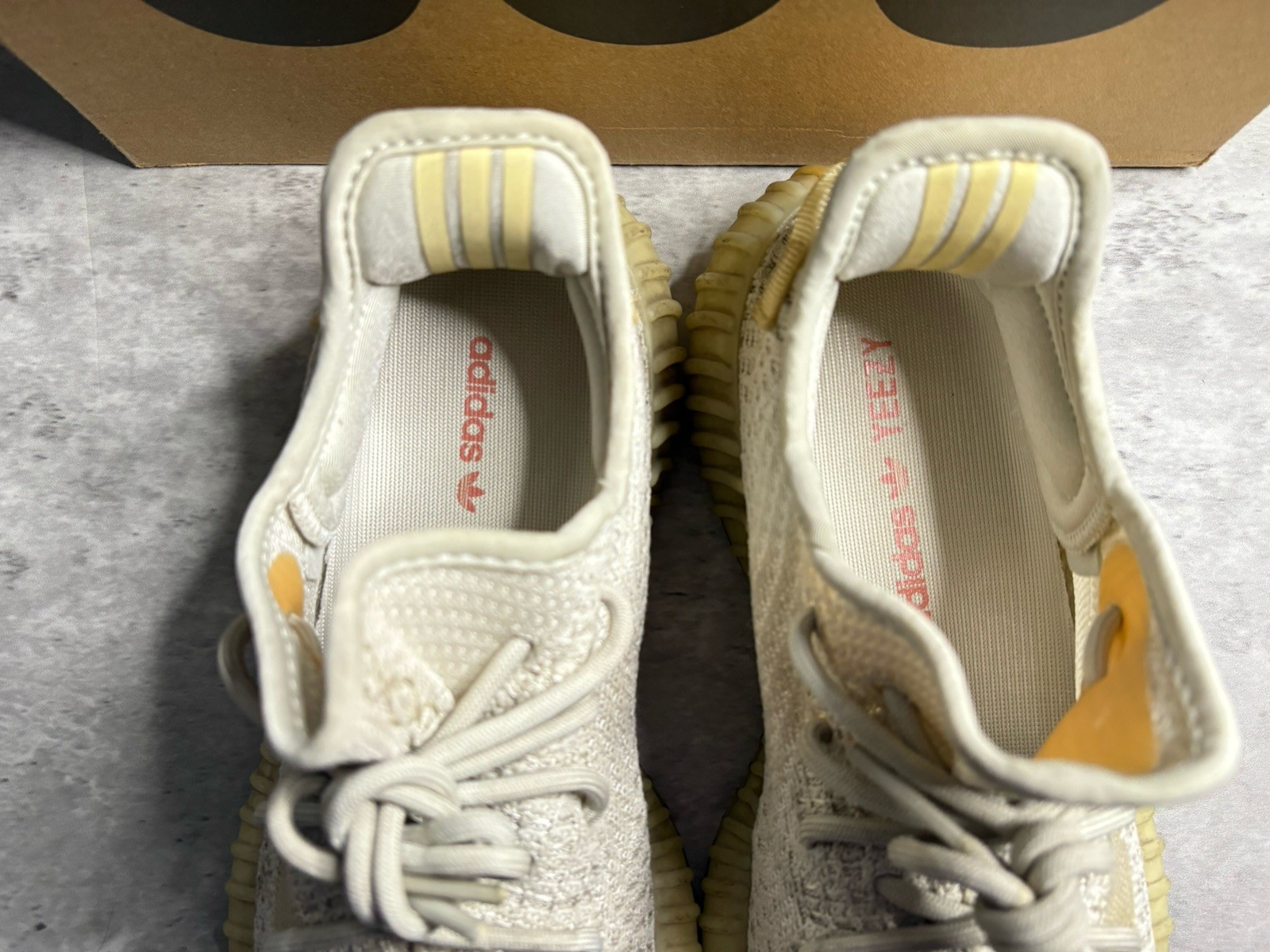 Adidas Yeezy Boost 350 V2 Light Grey GY3438 Size 8 Men's thumbnail 3