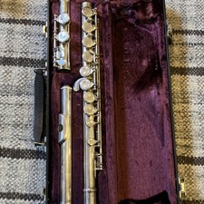 Armstrong 104 Concert Flute Nickel Silver Closed Hole Boehm C Key with Case