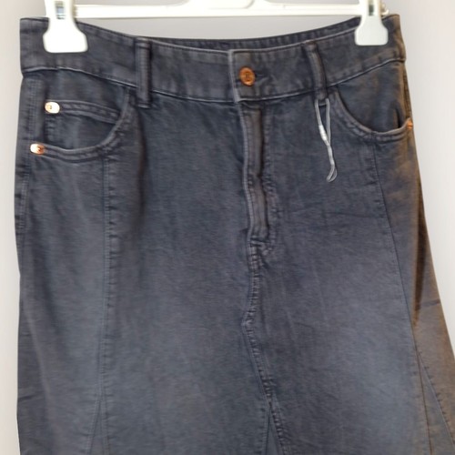 Falda vaquera Bershka para mujer, aspecto ligeramente desgastado - EU 40 - W28, NUEVA SIN ETIQUETAS - Imagen 7 de 12