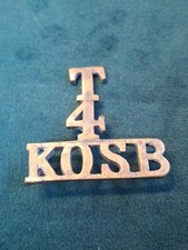 T 4 KOSB TERRITORIAL SHOULDER TITLE BADGE IN BRASS ON LUGS ORIGINAL