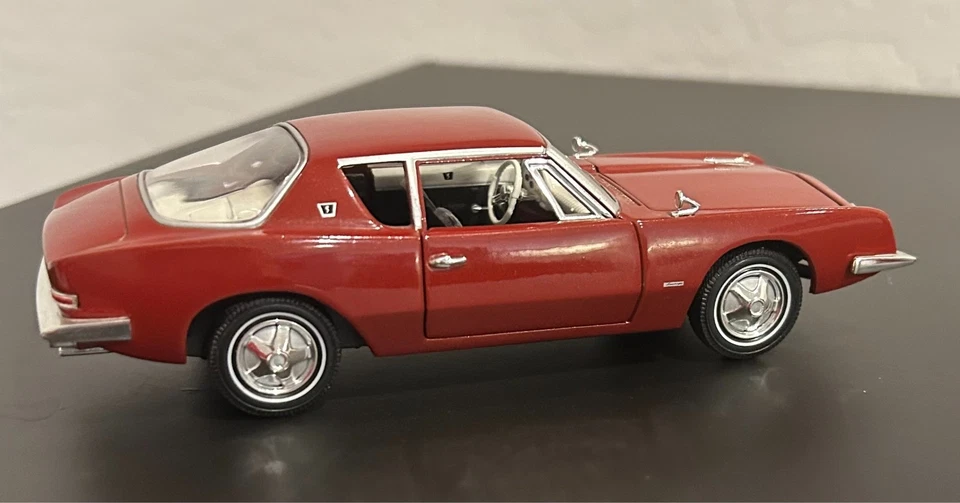 1963 Studebaker Avanti Coupe in Regal Red Diecast 1/32 Scale by Signature Models - Image 2 of 4