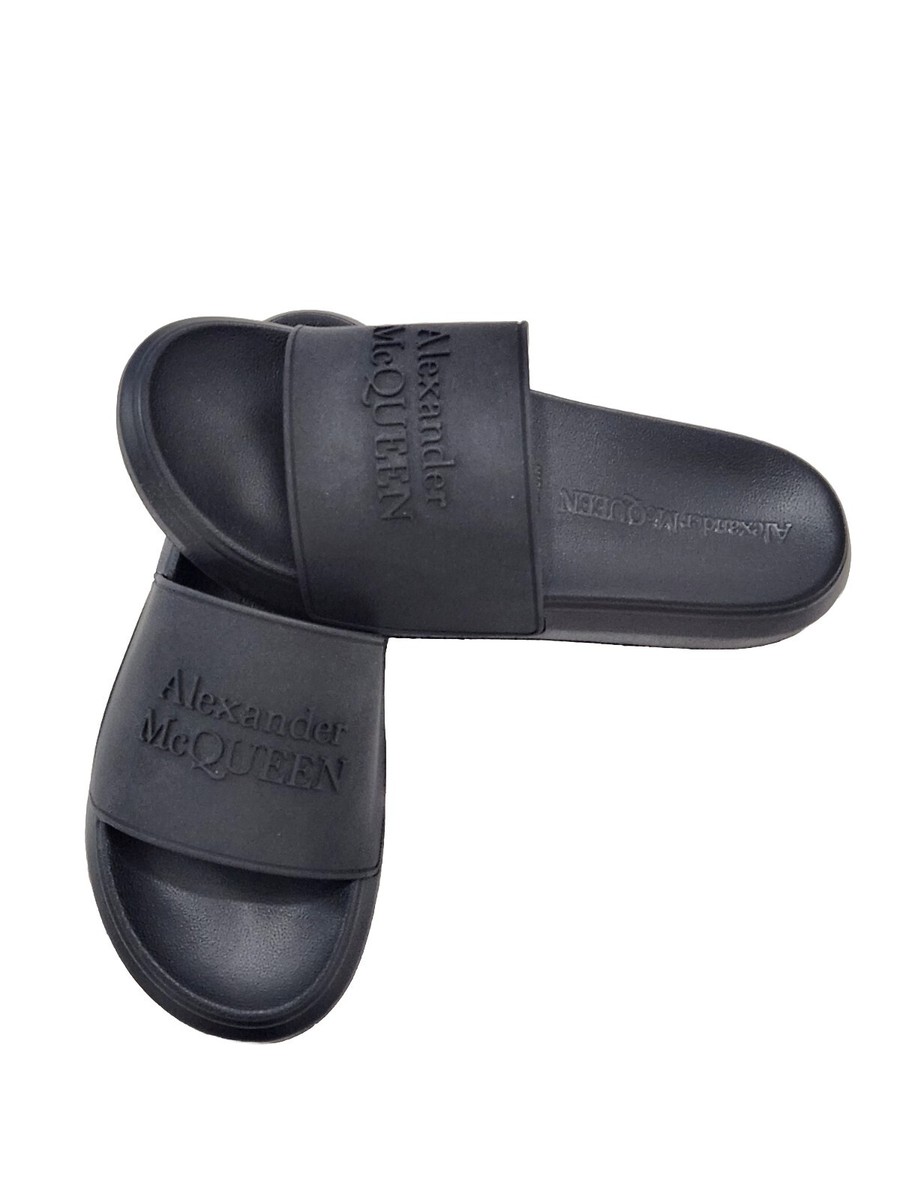 サンダル・ミュール ALEXANDER MCQUEEN - Leather slides with embossed Seal logo Alexander McQueen Logo Embossed Strap Slides Sandals Black