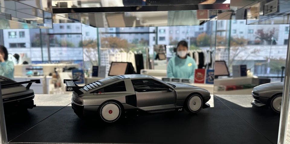 Hyundai N Vision 74 1:18 Diecast - Image 3 of 4