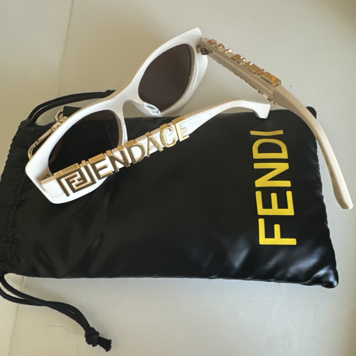 Fendace Cat Eye Ivory White Gold Logo Sunglasses Fendi  display picture 3