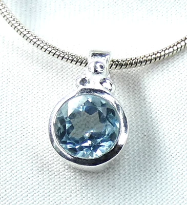 💙💎 Sehr kleiner Blautopas-Anhänger aus 925/- Sterling Silber – Sky Blue 💙💎 - Bild 1 von 4
