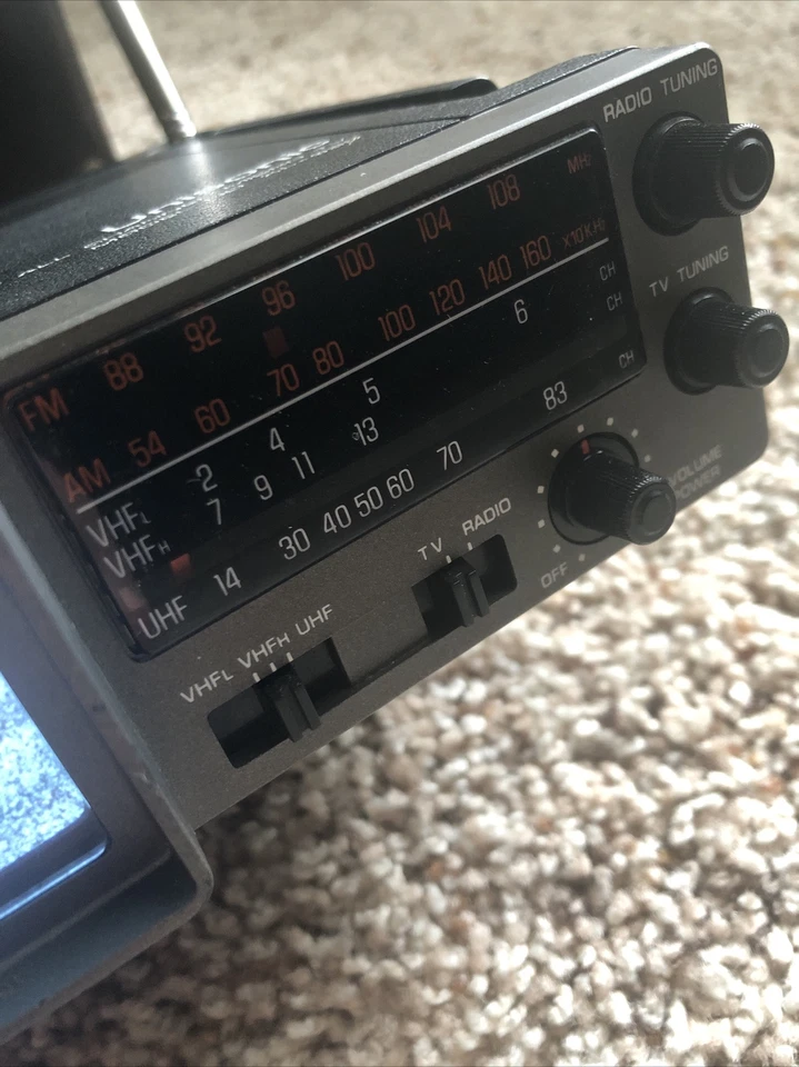 RÁDIO VINTAGE UNISONIC AM FM 2 BANDAS VHF/UHF TODOS OS CANAIS MICRO TV XL-990 - Imagem 2 de 4