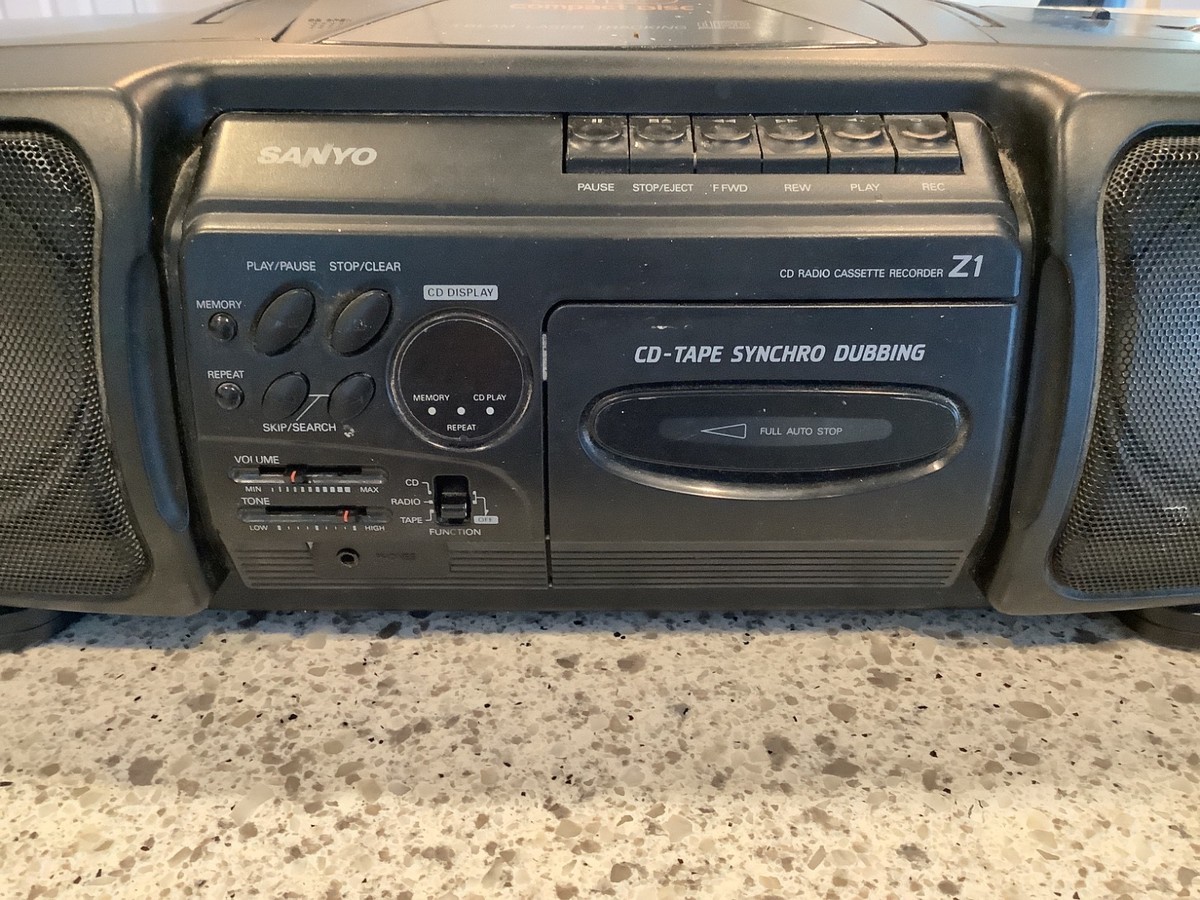 Vintage 1993 Sanyo MCD-Z1 Boombox – AM/FM Radio, CD & Cassette
