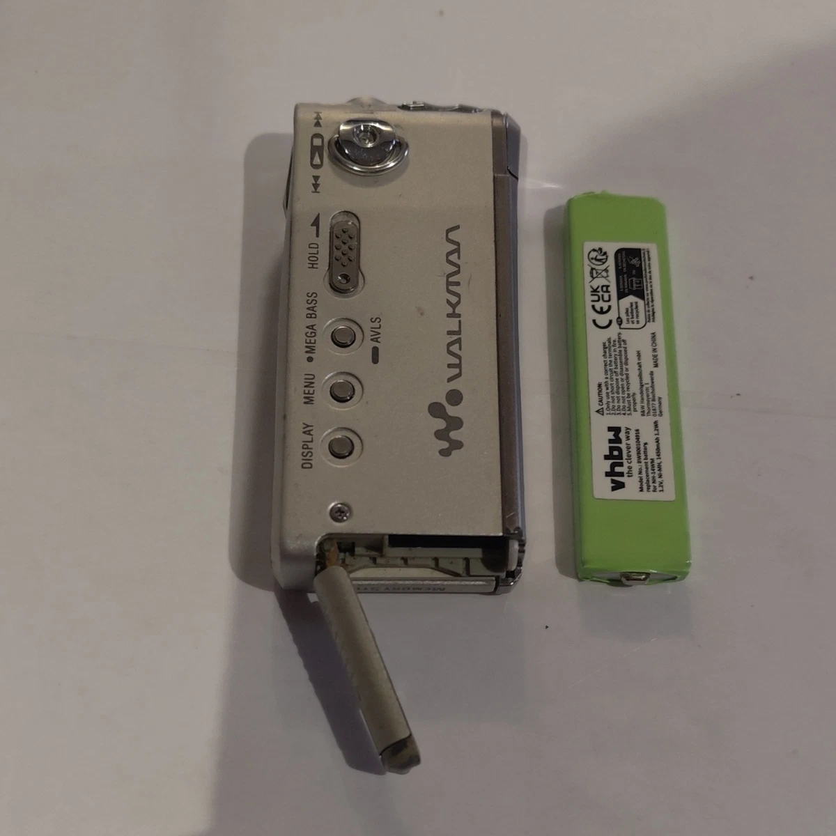 Sony Walkman lecteur MP3 64 Mo argenté avec carte mémoire Memory Stick