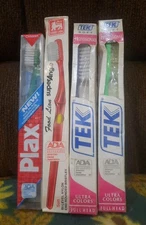 Lot Vintage New Toothbrushes Multiple Brands TEK, Plax & Food Lion, 4 Total