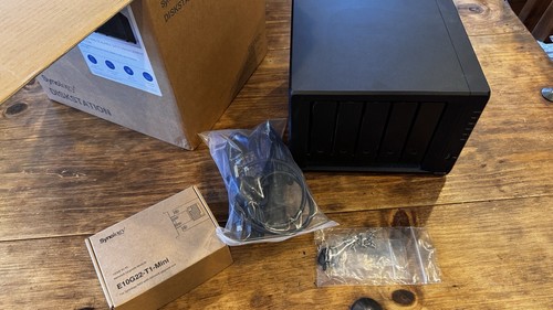 Synology DiskStation DS1522+ Boîtier NAS 5 baies, sans disque avec 10 Go ! Amélioré ! - Photo 5/10